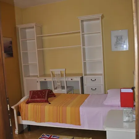 Sleeps 4 Air Con Wifi Apartment