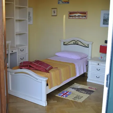 Sleeps 4 Air Con Wifi *