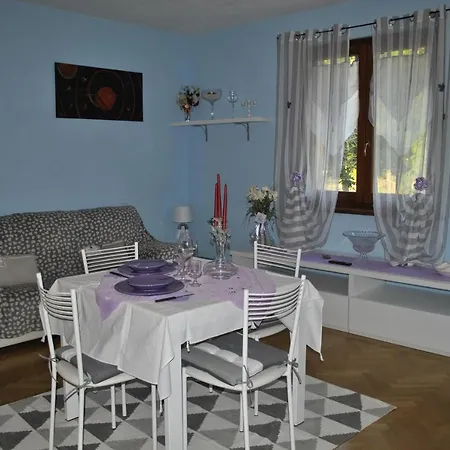 Apartment Sleeps 4 Air Con Wifi