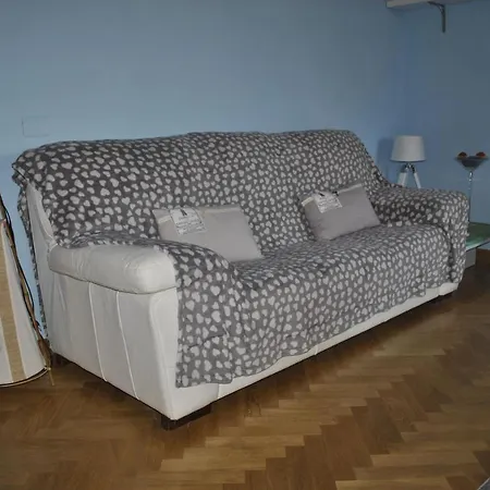 Sleeps 4 Air Con Wifi